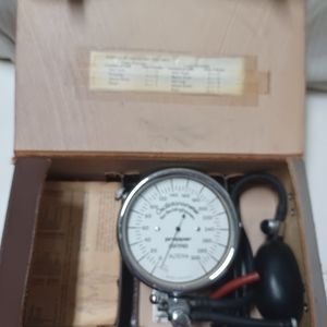 ANTIQUE OSCILLOTONOMETER